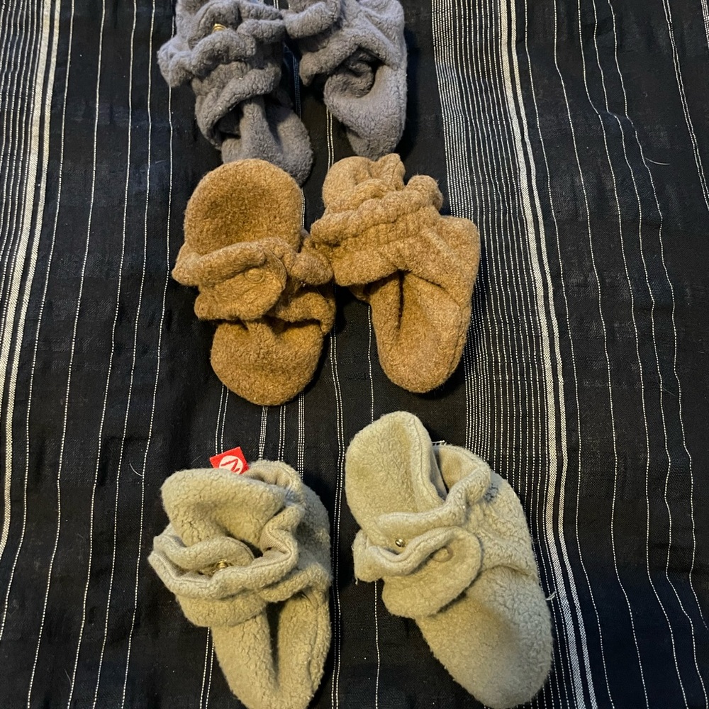 3 pairs of zutano fleece booties